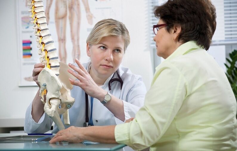 Consultation with a doctor about pain under the left shoulder blade