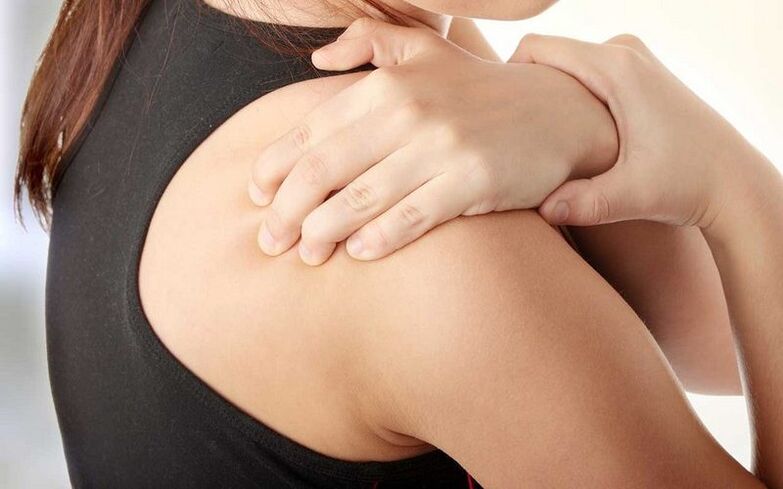 Pain under the shoulder blade from behind